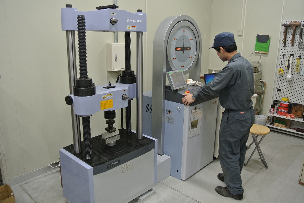 オルセン式万能試験機